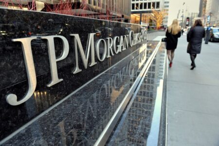 JP Morgan mejora sus proyecciones sobre la economía de Milei