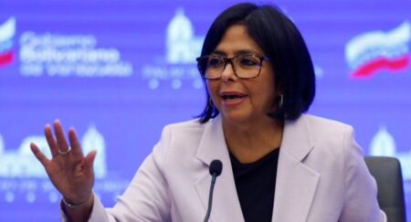La vicepresidenta, Delcy Rodríguez, arribó a Países Bajos con el propósito de defender el derecho de Venezuela sobre la Guayana Esequiba