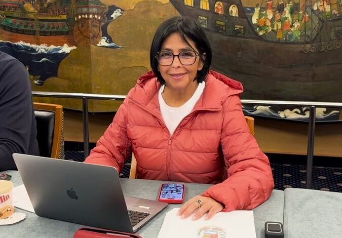 Delcy Rodríguez arribó a Países Bajos para hablar sobre Venezuela