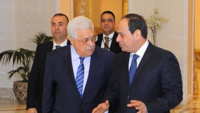 Presidentes palestino y egipcio debaten sobre alto el fuego en Gaza