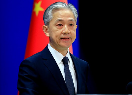 China tilda de hipócrita a EEUU por criticar relaciones con Rusia