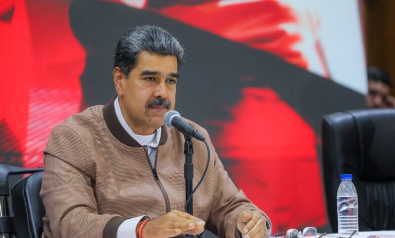 Maduro: Seguiremos consultando, debatiendo y escuchando al pueblo