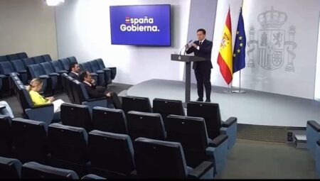Milei ataca al presidente de España y su esposa