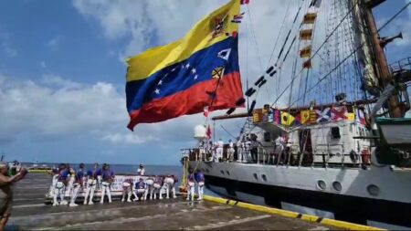 Buque Escuela «Simón Bolívar» llega a Puerto Cortés de Honduras