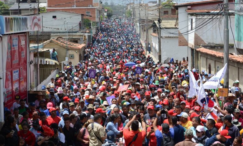 Maduro invita a unir al 1x10 a un votante contrario