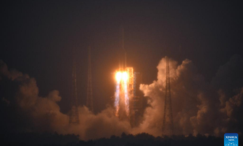 China lanzó con éxito misión a la luna