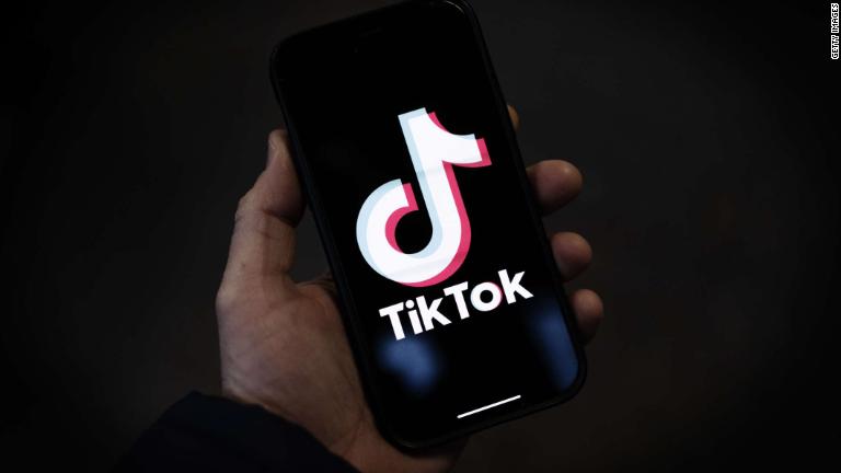 Radio vs Tik Tok