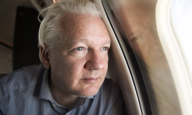 Julian Assange llegó a Bangkok en una escala técnica