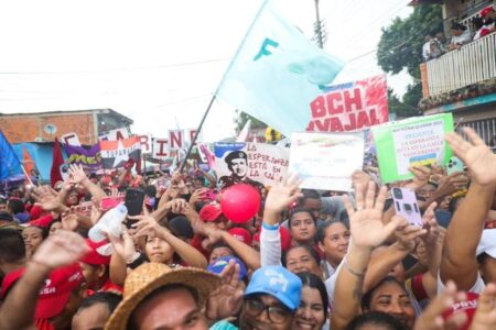 Maduro le refirió varios mensajes al candidato Brito