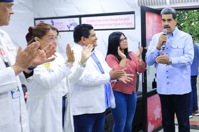 Presidente Maduro en el área de maternidad “Dr. Luis Razetti”