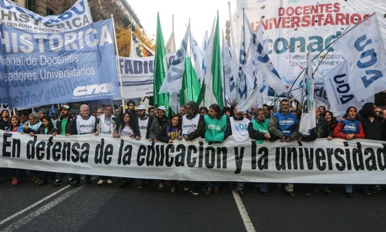 Frente universitario argentino inicia 72 horas de protesta