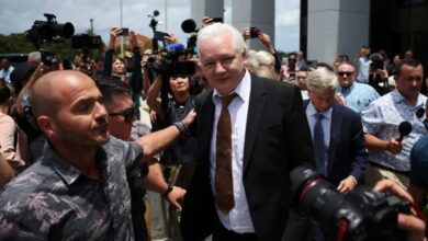 Julian Assange llega a casa tras ser oficialmente liberado