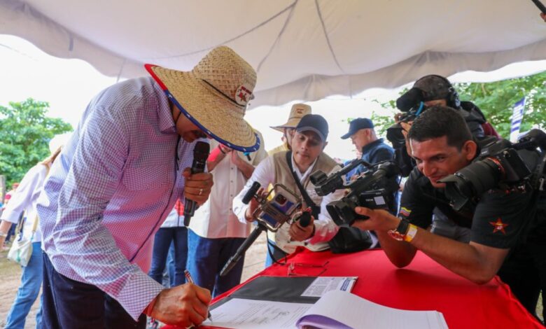 Maduro promulga Ley Orgánica del Poder Popular
