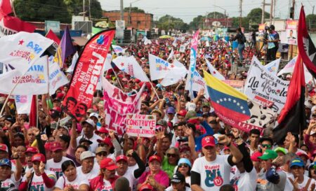 Un mapa venezolano rojo, rojito