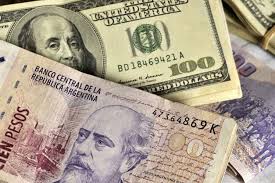 Argentina inicia intervención del mercado paralelo de divisas