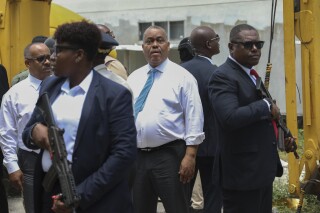 Pandillas atacan al Primer Ministro de Haití tras una visita a un hospital