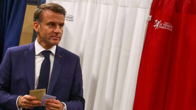 Macron pide tiempo para nombrar un primer ministro