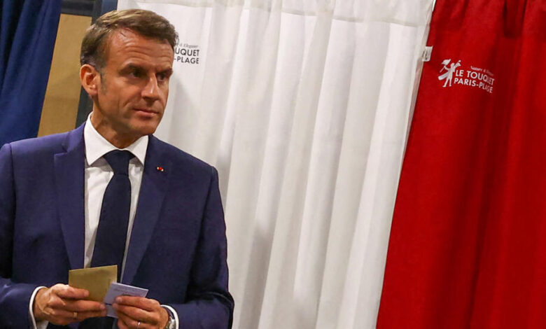 Macron pide tiempo para nombrar un primer ministro