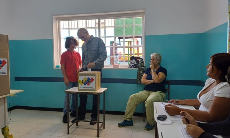 Menéndez: Hoy el tema fundamental es la paz, salir a votar por la paz
