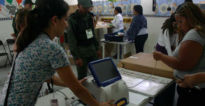Padrino alerta de campaña para perturbar imagen de la FANB