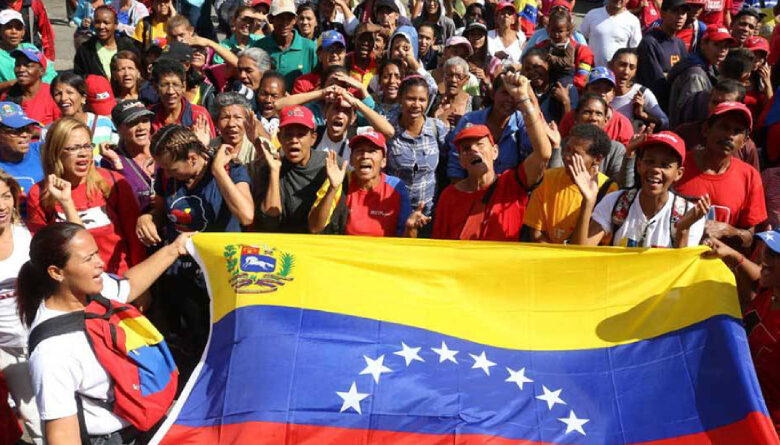 Fuerzas revolucionarias marchan para celebrar un mes de la victoria electoral