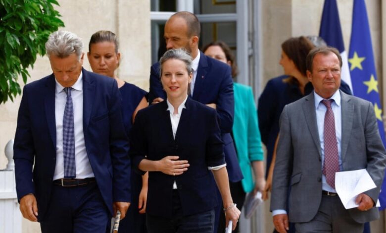 Macron inicia negociaciones para nombrar a un nuevo gobierno