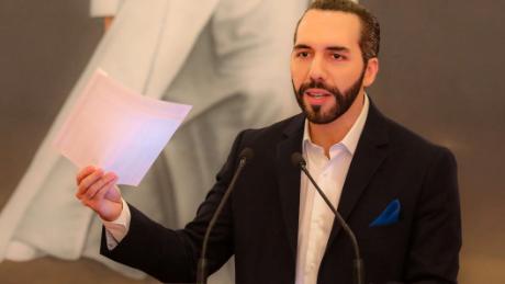 Miles en El Salvador sobreviven por debajo del salario mínimo