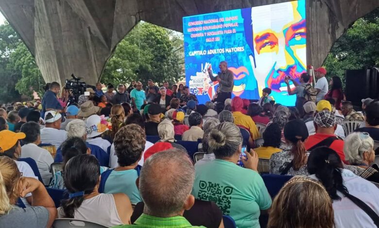 Abuelos de Caracas debaten sus propuestas de cara al Congreso del Bloque Histórico