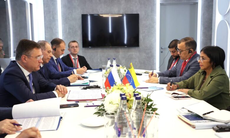 Venezuela y Rusia evalúan agenda bilateral en materia energética