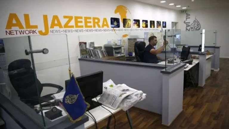 Israel irrumpe en oficinas del canal Al Jazeera en Ramallah, Cisjordania