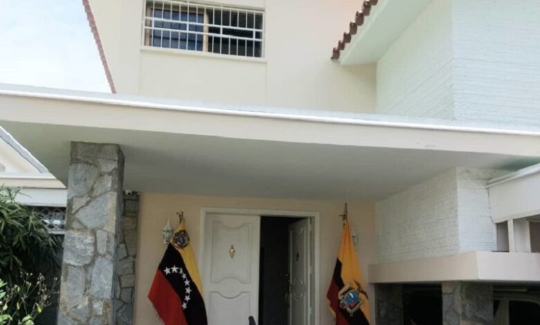 Ecuador ordena cierre de su Consulado en Venezuela