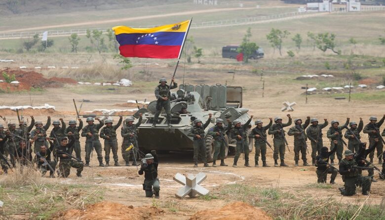 Padrino López: Mercenarios recibirán una respuesta contundente
