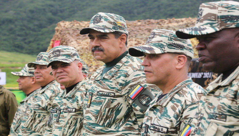 Presidente Maduro ordena reforzar los sistemas de defensa del país