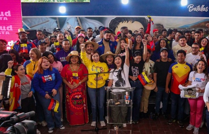Maduro felicita a la JPsuv por sus 16° aniversario