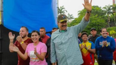 Maduro propone crear red de la juventud para la batalla comunicacional
