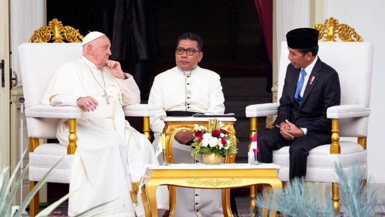 Papa Francisco abogó por el diálogo para "contrastar el extremismo”