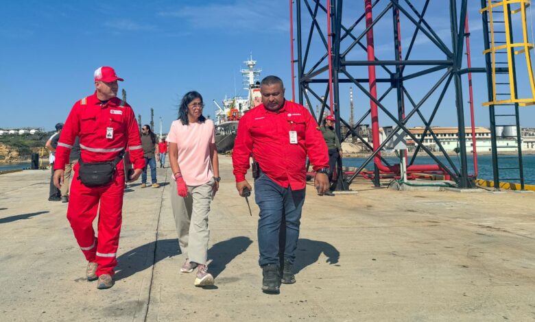 Delcy Rodríguez constata operatividad del Centro Refinador Paraguaná