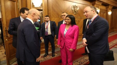 Venezuela estrecha lazos de hermandad y apoyo recíproco con Duma estatal de Rusia