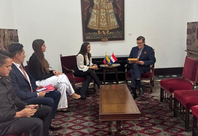 Venezuela protesta ante Países Bajos por acoger a Edmundo González