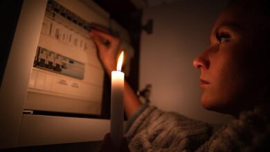 Colombia suspende venta de energía a Ecuador en plena crisis de apagones