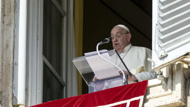 Papa Francisco pide un alto al fuego en Oriente Medio