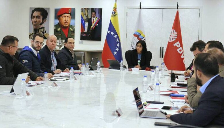 Evalúan políticas energéticas de PDVSA