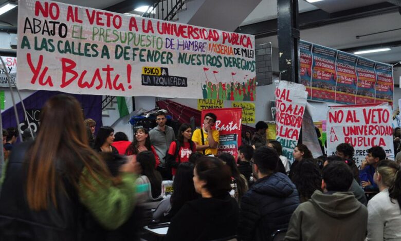 Universidades de Argentina en paro por veto a financiamiento