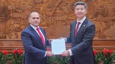 Remigio Ceballos presenta Copias de Estilo ante Cancillería china