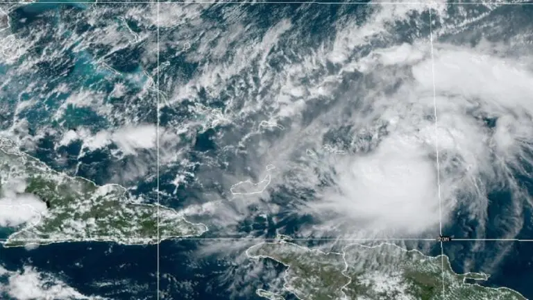 Tormenta tropical Oscar evoluciona a huracán