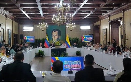 Foro político y académico propone a Colombia proceso de diálogo en Caracas