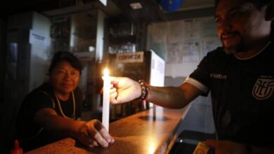 Ecuador mantiene apagones en hasta 14 horas diarias