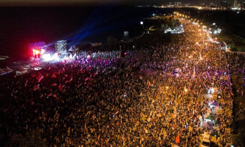 Frente Amplio cerró campaña con acto multitudinario en Uruguay