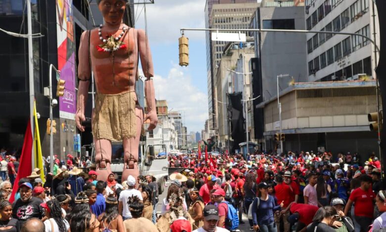 Pueblo venezolano marcha para conmemorar el Día de la Resistencia Indígena