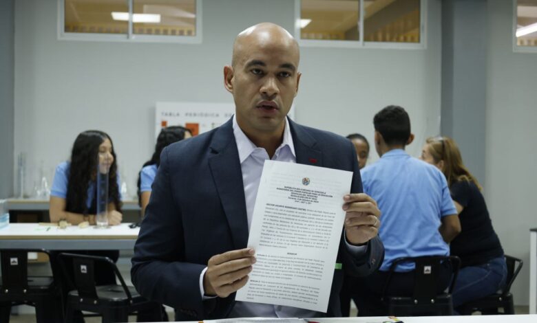 Venezuela aprueba Resolución para fortalecer presencia de los docentes en el aula
